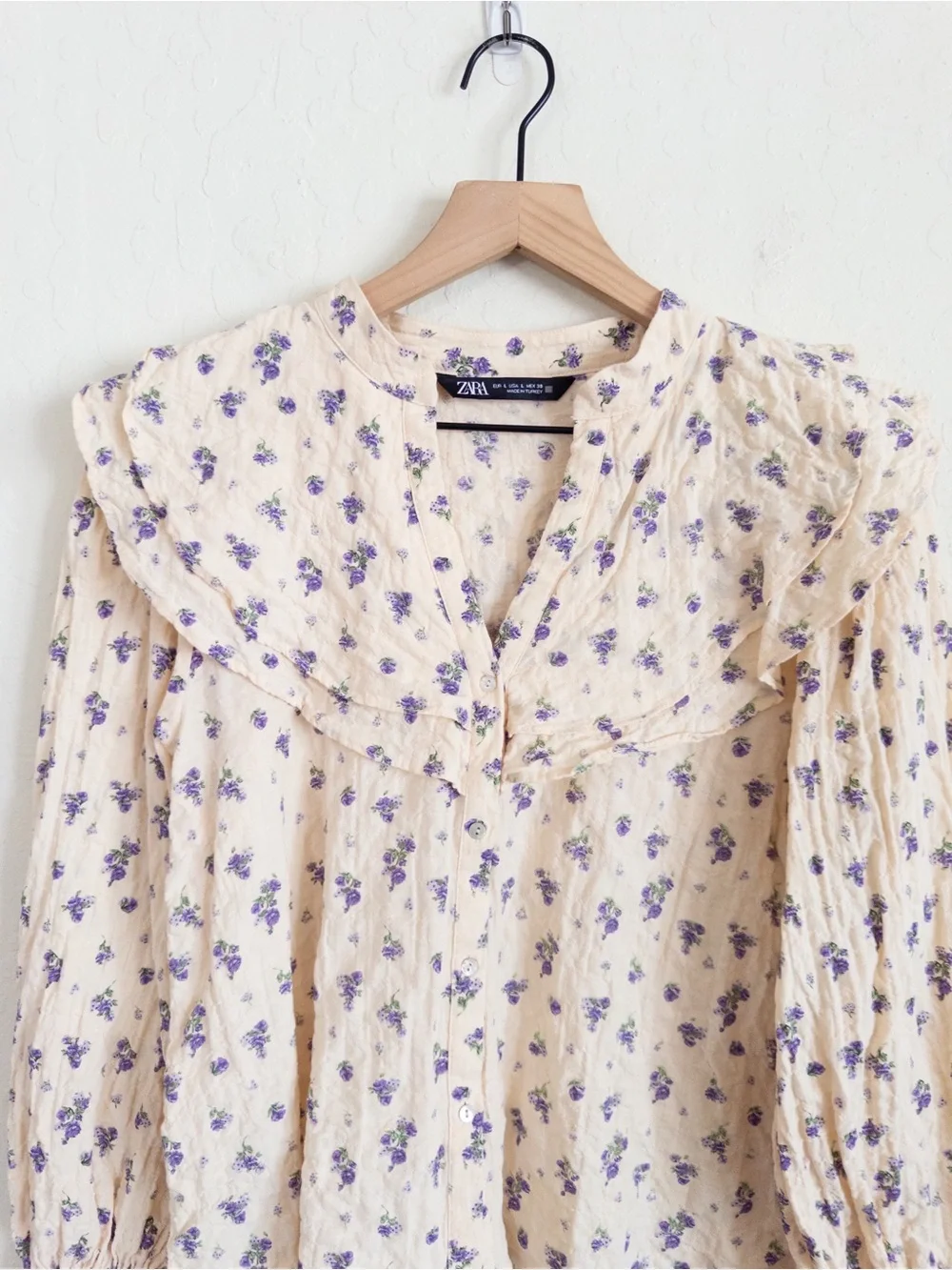 Zara Ruffle Collar Puff Sleeve Button Front Blouse Top Large Cream Purple Floral
